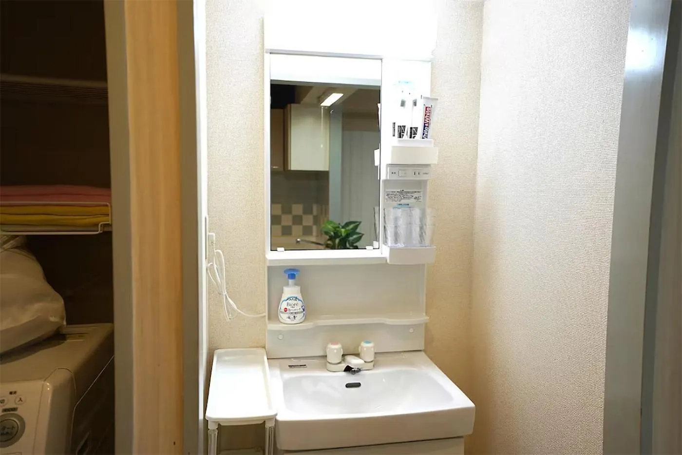 Room 204 Nishi-Shinjuku Gochome 9 Minutes Walk 40 Square Meters Sleeps Up To 6 People Tokyo 0*,  Japan