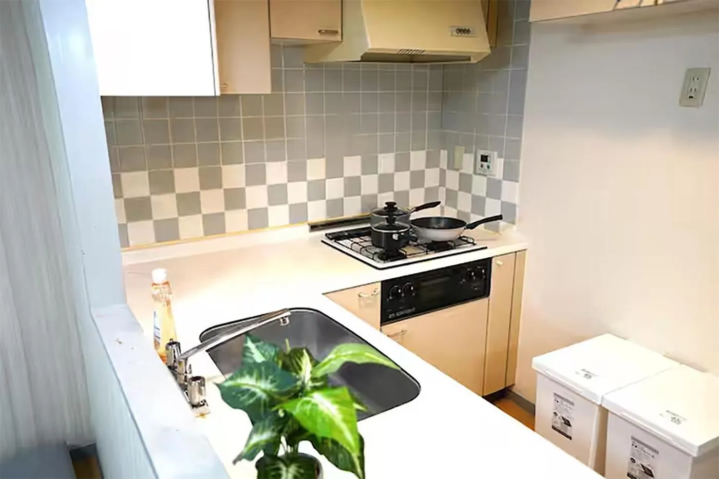 Room 204 Nishi-Shinjuku Gochome 9 Minutes Walk 40 Square Meters Sleeps Up To 6 People Tokyo